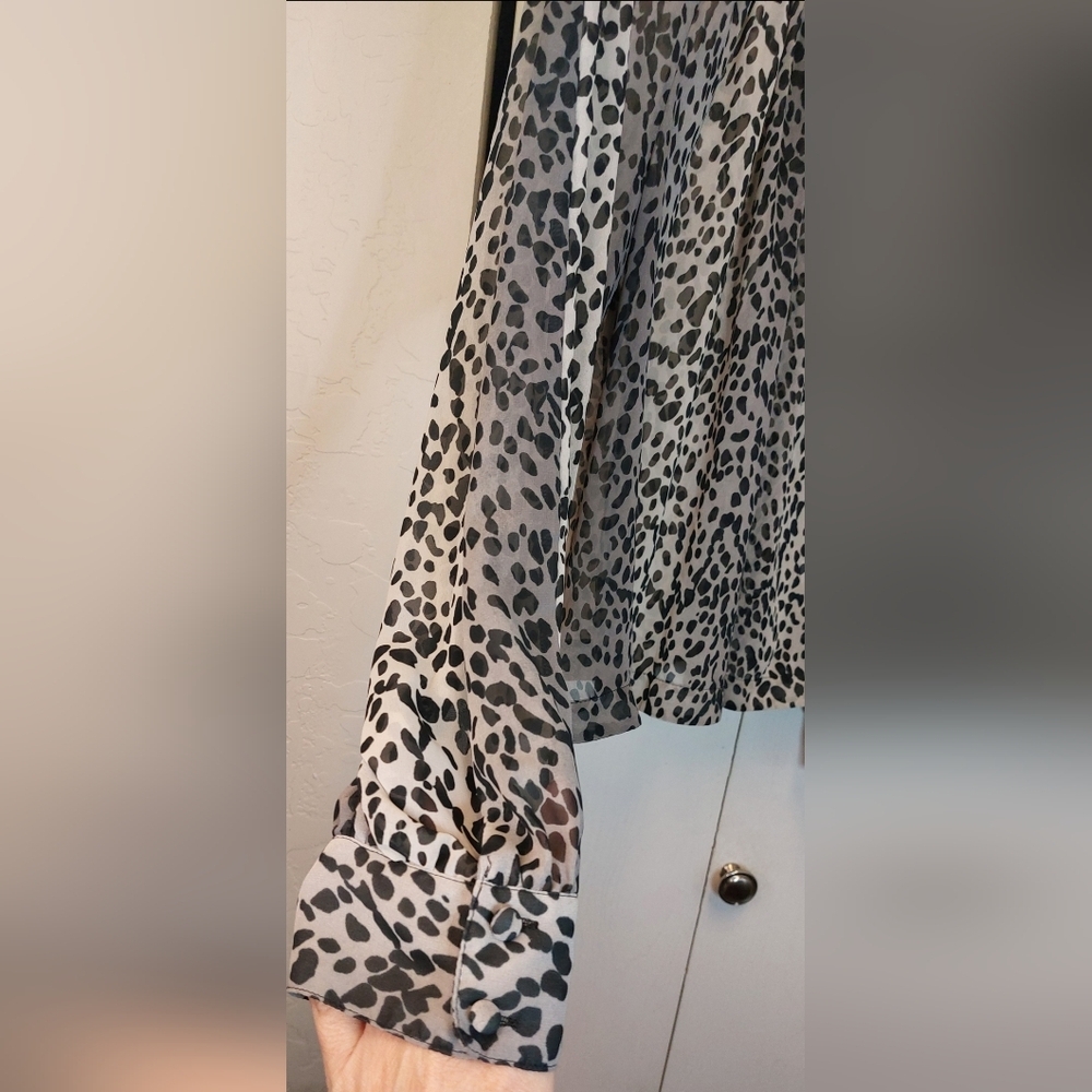 Jennifer Lopez Sheer Cheetah Print Blouse Open Back Size XL Flowy Romantic Sexy - Picture 3 of 10